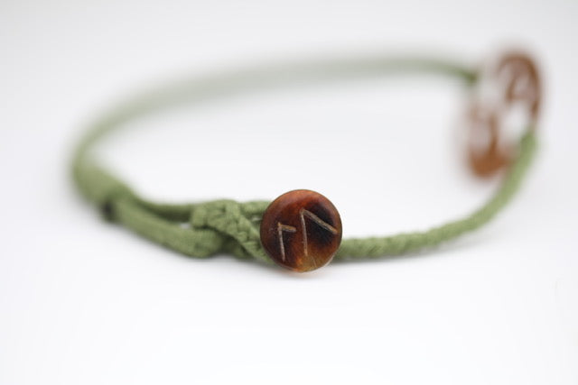 MANG Carbon Black Tri-Leaf Woven Bracelet - -